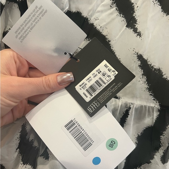 NO LONGER AVAILABLE ONLINE OR IN STORES - Picture 5 of 6